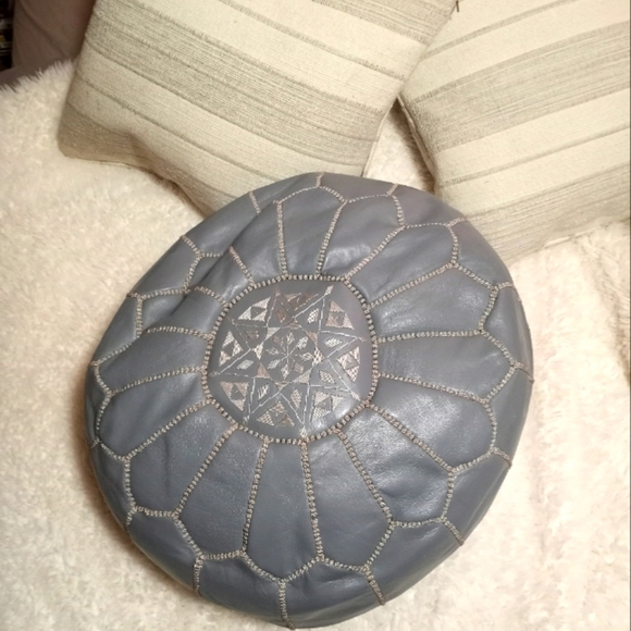 Morrocan Bohemian Coastal Grey Leather Pouf with Classic Taupe Cream Stitching - Picture 3 of 4